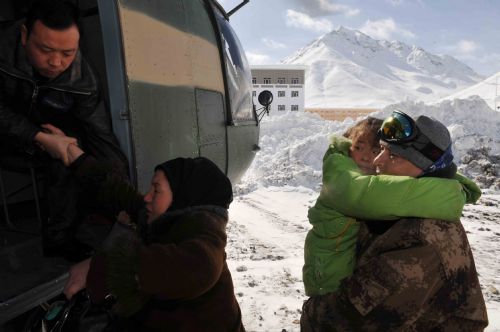 22 women, children rescued from avalanche in Xinjiang