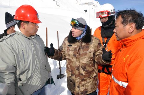 22 women, children rescued from avalanche in Xinjiang