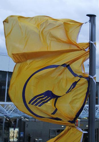 A Lufthansa flag flutters at Frankfurt&apos;s airport February 28, 2010. Storm &apos;Xynthia&apos; caused damage in parts of Germany, resulting in sections of rail and flight traffic to be disrupted. [Xinhua/Reuters]