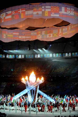 Performers participate in the closing ceremony at BC Place in Vancouver on Feb. 28, 2010 (local time), the last day of the 2010 Winter Olympics. [Xinhua]