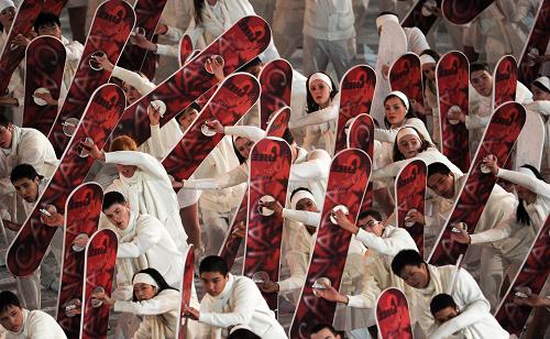 Performers participate in the closing ceremony at BC Place in Vancouver on Feb. 28, 2010 (local time), the last day of the 2010 Winter Olympics. [Xinhua]