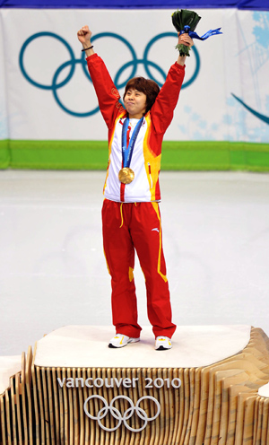China's Wang Meng celebrates during the victory ceremony for the women's 1000m final of short track speed skating at the 2010 Winter Olympic Games in Vancouver, Canada, Feb. 26, 2010. (Xinhua/Chen Xiaowei) 