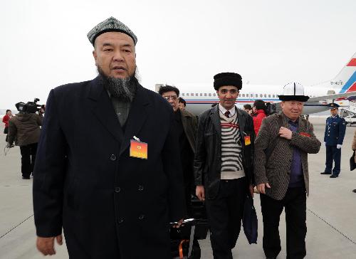 Members of the 11th National Committee of the Chinese People's Political Consultative Conference (CPPCC) from northwest China's Xinjiang Uygur Autonomous Region arrive in Beijing, capital of China, March 1, 2010. (Xinhua