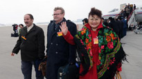 Xinjiang CPPCC members arrive in Beijing