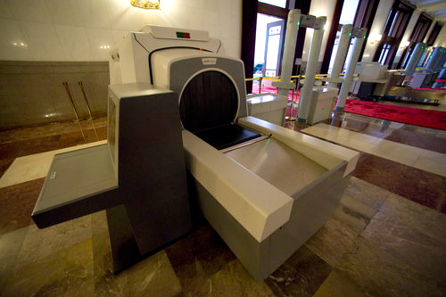 A new state-of-the-art baggage security check is seen at the east door of the Great Hall of the People in Beijing, March 1, 2010. The equipment model is ready for use during the upcoming annual plenary sessions. [China Daily]