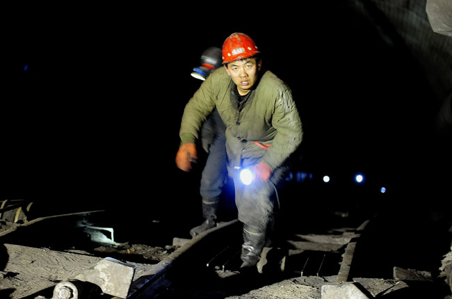 One person is dead and 31 remain trapped after a flood in the pit of Luotuoshan coal mine in the city of Wuhai, 600 km from Hohhot, the capital of Inner Mongolia autonomous region, March 1, 2010. [Xinhua]