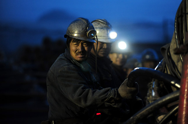 One person is dead and 31 remain trapped after a flood in the pit of Luotuoshan coal mine in the city of Wuhai, 600 km from Hohhot, the capital of Inner Mongolia autonomous region, March 1, 2010. [Xinhua] 