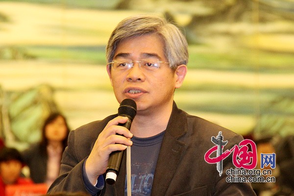 The Press Conference of the third session of the 11th National Committee of the CPPCC is held at 15:00, March 2nd, 2010 at the Central Hall on the Third Floor of the Great Hall of the People. A journalist from Taiwan-based China Times is asking questions.