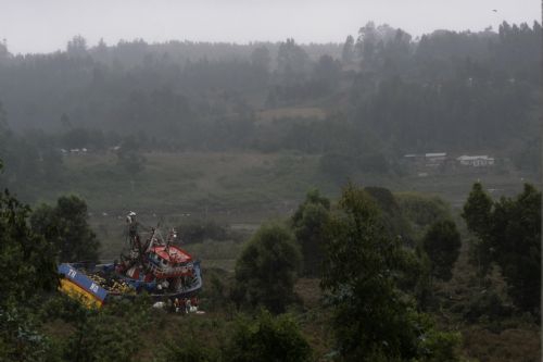 The scene is pictured in earthquake-and-tsunami-devastated Dichato town, some 30 kilometers north of Concepcion, Chile, March 1, 2010. The death toll from the 8.8-magnitude earthquake that hit Chile early Saturday has reached 723, the Chilean government said on Monday. More than 500 people were injured and at least 19 people are still unaccounted for, the National Emergency Office (Onemi) said.[Victor Rojas/Xinhua] 