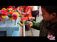 Visitors enjoy their happy time during a folk temple fair in Handan, north China's Hebei Province, to celebrate the Chinese traditional Lantern Festival. [Photo by Zhang Kuixing]