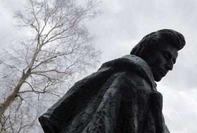 Polish composer Fryderyk Chopin's monument is displayed in the gardens of a museum in Zelazowa Wola, near Warsaw, March 1, 2010.