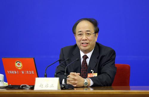 Zhao Qizheng, spokesman for the annual session of the National Committee of the Chinese People's Political Consultative Conference (CPPCC), answers questions at a press conference on Tuesday, March 2, 2010. [Photo: Xinhua]