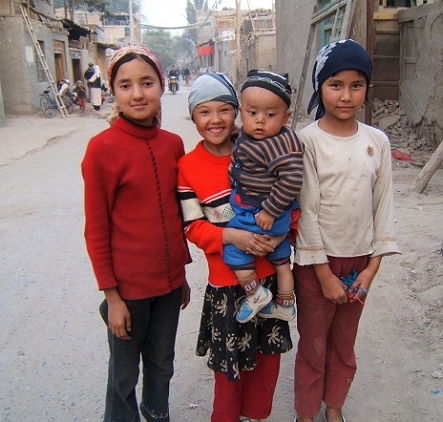 Uygur children [blog.xmnn.cn] 