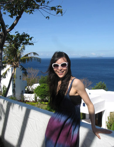 Chinese actress Zhang Jingchu took a break from her filming work to enjoy sunshine in the Philippines during this Chinese New Year holiday, the actress wrote in her blog. Zhang Jingchu is known for her role in Gu Changwei's family drama film 'Peacock', which won the Silver Bear for Jury Grand Prix at the 2005 Berlin International Film Festival. Zhang's next film will be action comedy 'Flirting Scholar 2'.