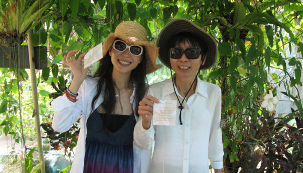 Chinese actress Zhang Jingchu took a break from her filming work to enjoy sunshine in the Philippines during this Chinese New Year holiday, the actress wrote in her blog. Zhang Jingchu is known for her role in Gu Changwei's family drama film 'Peacock', which won the Silver Bear for Jury Grand Prix at the 2005 Berlin International Film Festival. Zhang's next film will be action comedy 'Flirting Scholar 2'. 