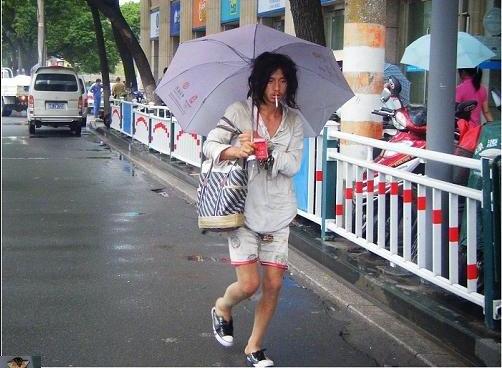 An undated photograph of a homeless man, nicknamed Brother Sharp for his good looks and sharp dress sense, wandering the streets of Ningbo, Zhejiang province, was recently posted on the Internet. He is one of the most talked about personalities in Chinese cyberspace today. [www.tianya.cn]