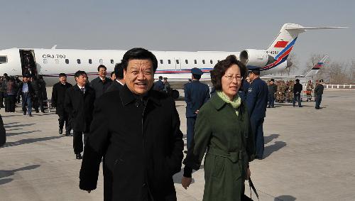 Deputies to the Third Session of the 11th National People's Congress (NPC) from northwest China's Ningxia Hui Autonomous Region arrive in Beijing, capital of China, March 2, 2010. The Third Session of the 11th NPC is scheduled to open on March 5. [Liu Quanlong/Xinhua]