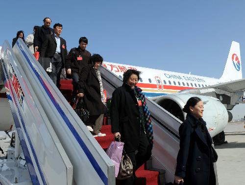 Deputies to the Third Session of the 11th National People's Congress (NPC) from northwest China's Shaanxi Province arrive in Beijing, capital of China, March 2, 2010. The Third Session of the 11th NPC is scheduled to open on March 5. [Yang Zongyou/Xinhua]