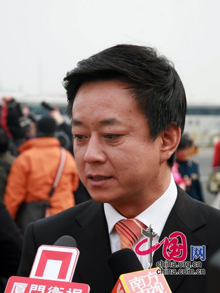 Renowned CCTV anchorperson Zhu Jun, a CPPCC member, attends the Opening Session of the 3rd Session of the 11th Chinese People's Political Consultative Conference, convened at 15:00 am on March 3, 2010 at the Great Hall of the People.