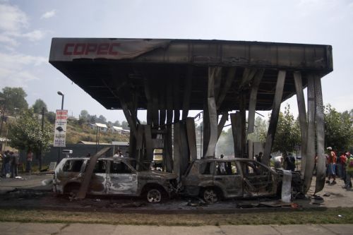 A destroyed gas station is seen after tsunami and the 8.8-magnitude earthquake in Lota Port, 60km south Concepcion, Chile, March 2, 2010. Chilean President Michelle Bachelet said Tuesday that the death toll from Saturday&apos;s devastating earthquake had reached 795. [Victor Rojas/Xinhua] 