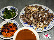 One could be excused for thinking that Baodu (quick-fried tripe) was just a snack for ordinary people. But Baodu Feng was once a supplier of oxen and sheep tripe to the imperial kitchens. [Photo by Jia Yunlong]