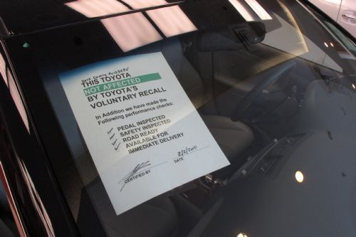 A notice reading 'not affected by Toyota's voluntary recall' is seen on a Toyota car at a Toyota showroom in New York, March 2, 2010. It was announced on Monday that Toyota has informed more than 1 million American and Japanese customers of a fault that leads to an oil leak in Toyota vehicles. [Xinhua photo]