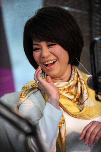 Singer Tsai Chin from southeast China's Taiwan talks in an interview with a local radio station in Changsha, capital city of central-south China's Hunan Province, March 3, 2010. Tsai will hold her solo cencert on April 10 in Changsha.