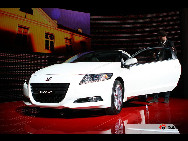 A Honda CR-Z is displayed at the exhibition stand of Audi during the 80th Geneva Motor Show at the Palexpo in Geneva March 2, 2010. [Sina.com.cn]