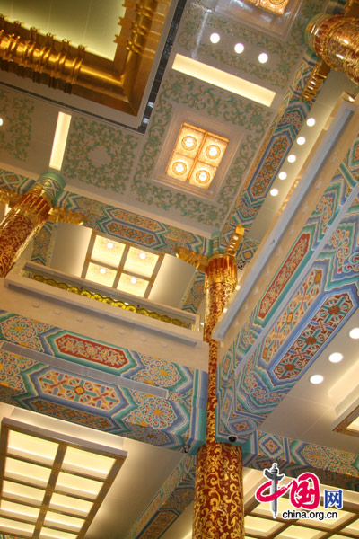 The inside of the Central Hall of Great Hall of the People where press conferences of the 3rd session of the 11th National People's Congress (NPC) are held. [China.org.cn]