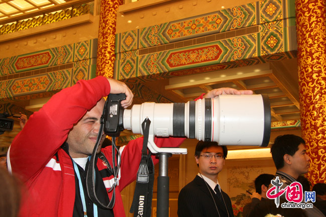 A foreign reporter at a press conference of the 3rd session of the 11th National People's Congress (NPC) in the Great Hall of the People in Beijing, March 4, 2010. [Li Shen/China.org.cn]