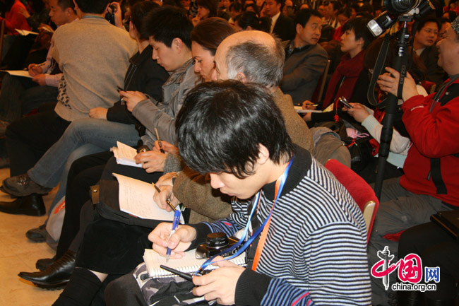 Journalists at work during a press conference of the 3rd session of the 11th National People's Congress (NPC) in the Great Hall of the People in Beijing, March 4, 2010. [Li Shen/China.org.cn]