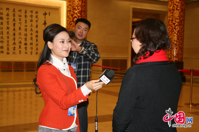 A reporter at a press conference of the 3rd session of the 11th National People's Congress (NPC) in the Great Hall of the People in Beijing, March 4, 2010. [Li Shen/China.org.cn]