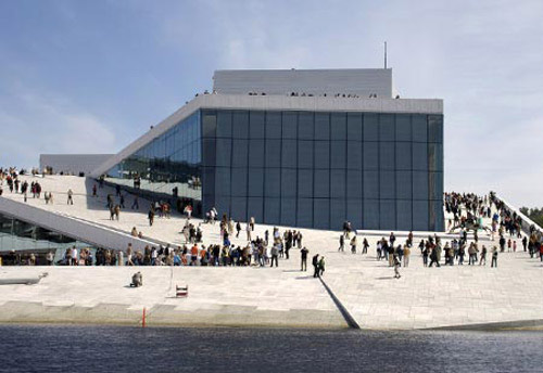 Oslo Opera House in Norway Oslo Opera House, which was put into use in 2008, is an amazing marble and granite vision that rises out of the fjord like a giant ice floe. [huanqiu.com] 