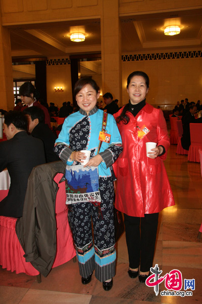 Two NPC deputies from the Tujia people, one of China&apos;s 56 ethnic groups, attend the National People&apos;s Congress at the Great Hall of the People in Beijing, March 5, 2010. [Li Shen/China.org.cn] 