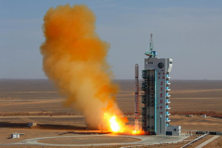 This photo shows the remote-sensing satellite 'Yaogan IX' was put into orbit by a Long March 4C carrier rocket from the Jiuquan Satellite Launch Center in northwestern Gansu province at 12:55 pm Friday. [Xinhua]