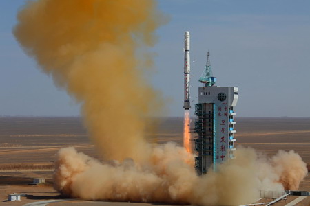 This photo shows the remote-sensing satellite 'Yaogan IX' was put into orbit by a Long March 4C carrier rocket from the Jiuquan Satellite Launch Center in northwestern Gansu province at 12:55 pm Friday. [Xinhua]