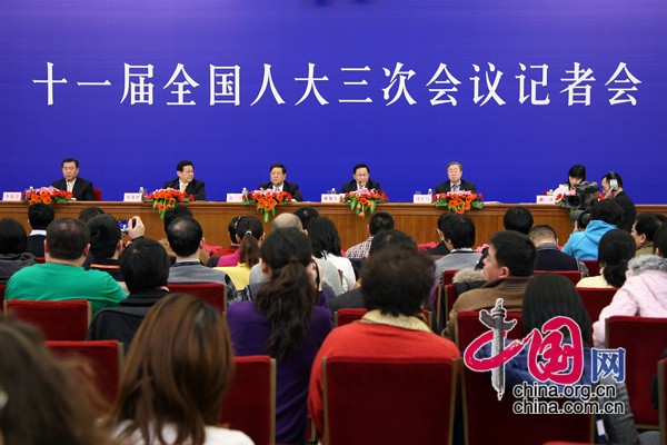Senior officials with the National Development and Reform Commission, the Ministry of Finance, the Ministry of Commerce and the central bank hold a press conference on macroeconomic regulation and control in Beijing, March 6, 2010.