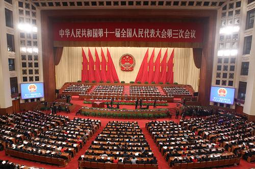 China's top legislature Monday discusses granting equal representation in people's congresses to rural and urban people. [Xinhua]