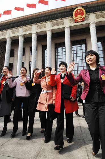 Deputies salute the journalists after the opening of the Third Session of the 11th National People's Congress, March 5th. [Fan Wenjun / womenofchina.cn]