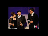 (L-R) Makeup artists Mindy Hall, Barney Burman and Joel Harlow accept the Best Makeup award for 'Star Trek' onstage during the 82nd Annual Academy Awards held at Kodak Theatre on March 7, 2010 in Hollywood, California. [CFP]