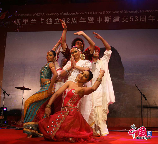 Dancers perform at &apos;Sri Lanka-the Wonder of Asia,&apos; an event held in celebration of the 62nd Anniversary of the Independence of Sri Lanka and the 53rd year of diplomatic relations between Sri Lanka and China, March 5, 2010. [Celine Chen/China.org.cn] 