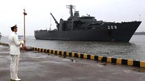 Singaporean naval ship arrives in Shanghai for visit