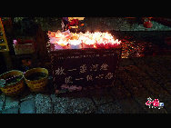 Lijiang is the only fairyland on earth which has a history of 800 years. It's one of the world's culture heritages. Tourists from all over the world walk on the streets everyday. All kinds of commodities that full of ethnic customs can be found on the street. You will never be tired of this living tempo. [Photo by Wang Xinling]