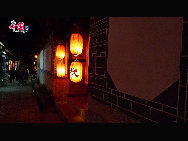 Lijiang is the only fairyland on earth which has a history of 800 years. It's one of the world's culture heritages. Tourists from all over the world walk on the streets everyday. All kinds of commodities that full of ethnic customs can be found on the street. You will never be tired of this living tempo. [Photo by Wang Xinling]