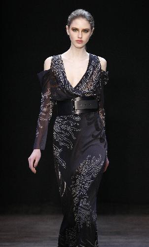 A model presents a creation by French-Swedish designer Marcel Marongiu for Guy Laroche during the autumn-winter 2010/2011 ready-to-wear collection show in Paris, capital of France, March 8, 2010. 