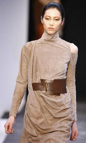 A model presents a creation by French-Swedish designer Marcel Marongiu for Guy Laroche during the autumn-winter 2010/2011 ready-to-wear collection show in Paris, capital of France, March 8, 2010. 