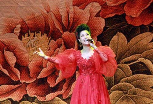 Chinese singer Meng Ge sings a song at the Massey Hall in Toronto, Canada, on March 7, 2010. A dazzling performance was staged by the Chinese troupe to celebrate the Spring Festival.