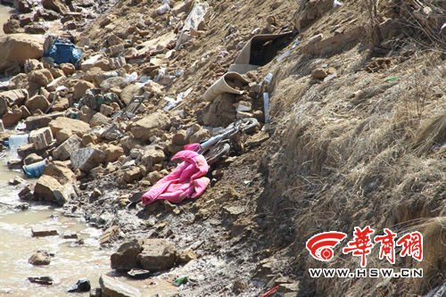 The landslide in Shaanxi, which occurred at 1:30 a.m. Wednesday, buried 44 villagers in 15 homes in Zizhou county of Yulin city, said a spokesman with the provincial government.