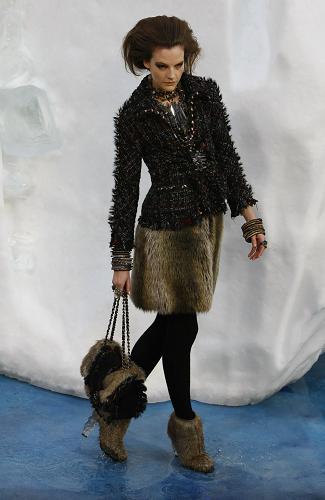A model presents creations by German designer Karl Lagerfeld for Chanel during the autumn-winter 2010/2011 ready-to-wear collection show in Paris on March 9, 2010. [Xinhua]