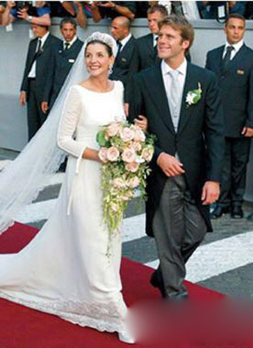 Clotilde Courau and Emmanuel Fhiliberto of Savoy; Bride: Clotilde Courau; Bridegroom: Emmanuel Fhiliberto of Savoy (Italian prince of exile); Wedding time: Sept. 25, 2003; Wedding Location: St Maria im Kapitol in Rome. [peopledaily.com] 